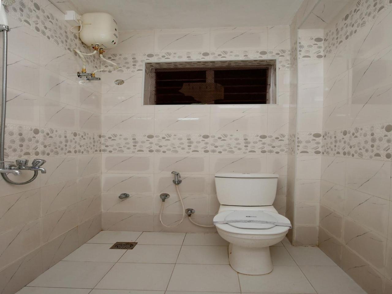 Oyo 9797 Hotel Vbee Plaza تريفِندرم المظهر الخارجي الصورة