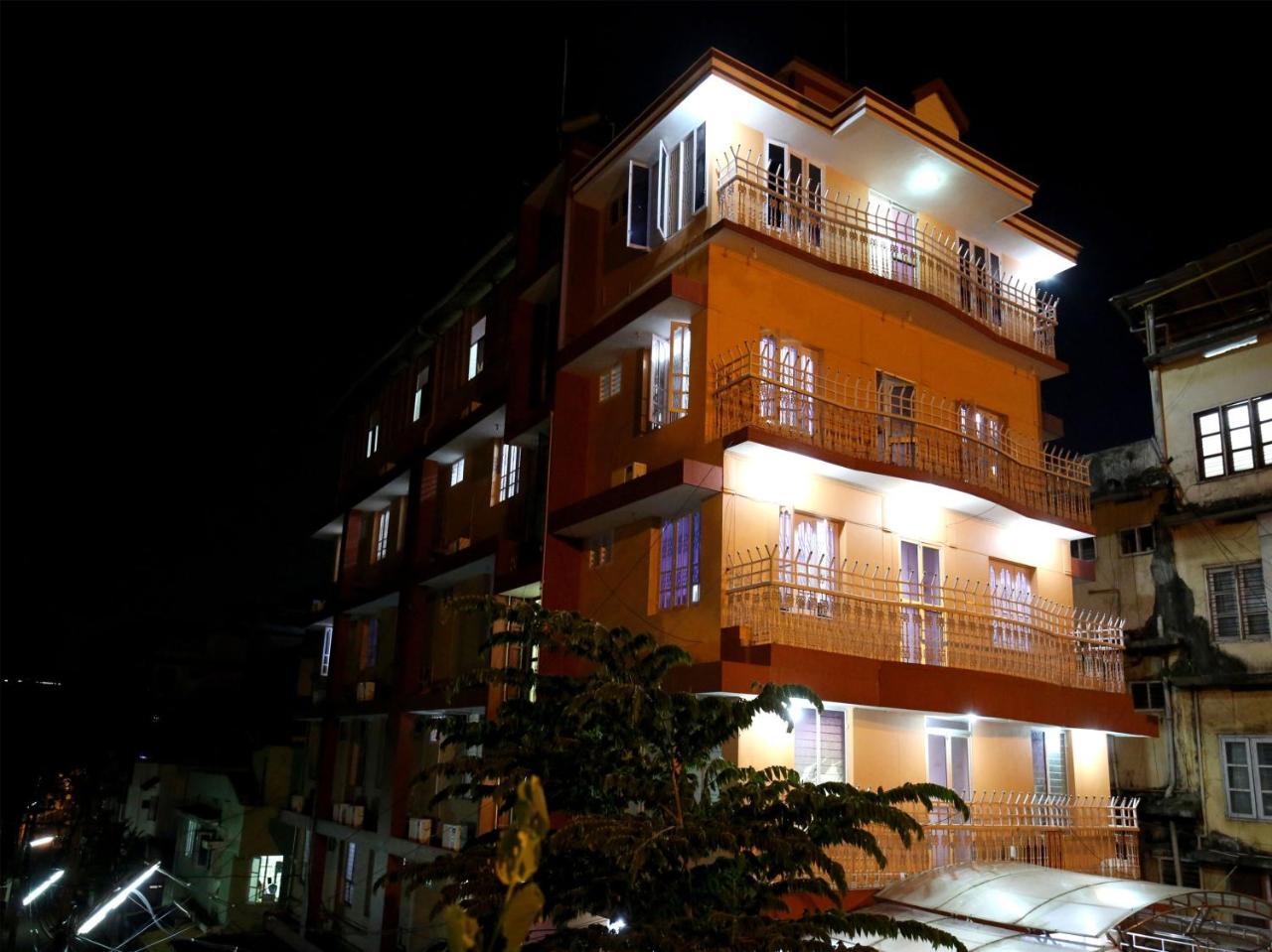 Oyo 9797 Hotel Vbee Plaza تريفِندرم المظهر الخارجي الصورة