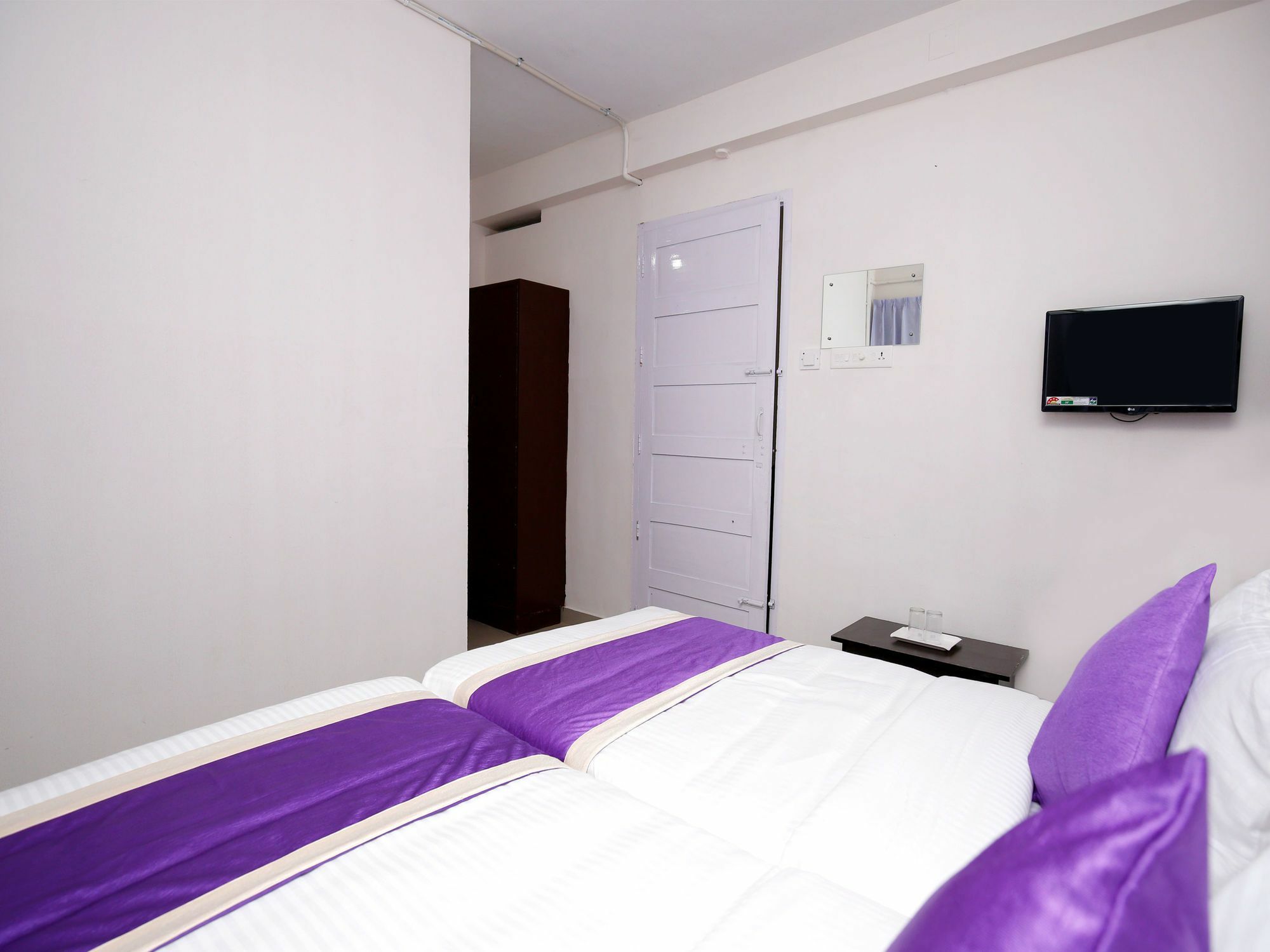 Oyo 9797 Hotel Vbee Plaza تريفِندرم المظهر الخارجي الصورة